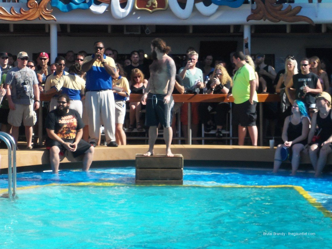 70,000 tons belly flop contest