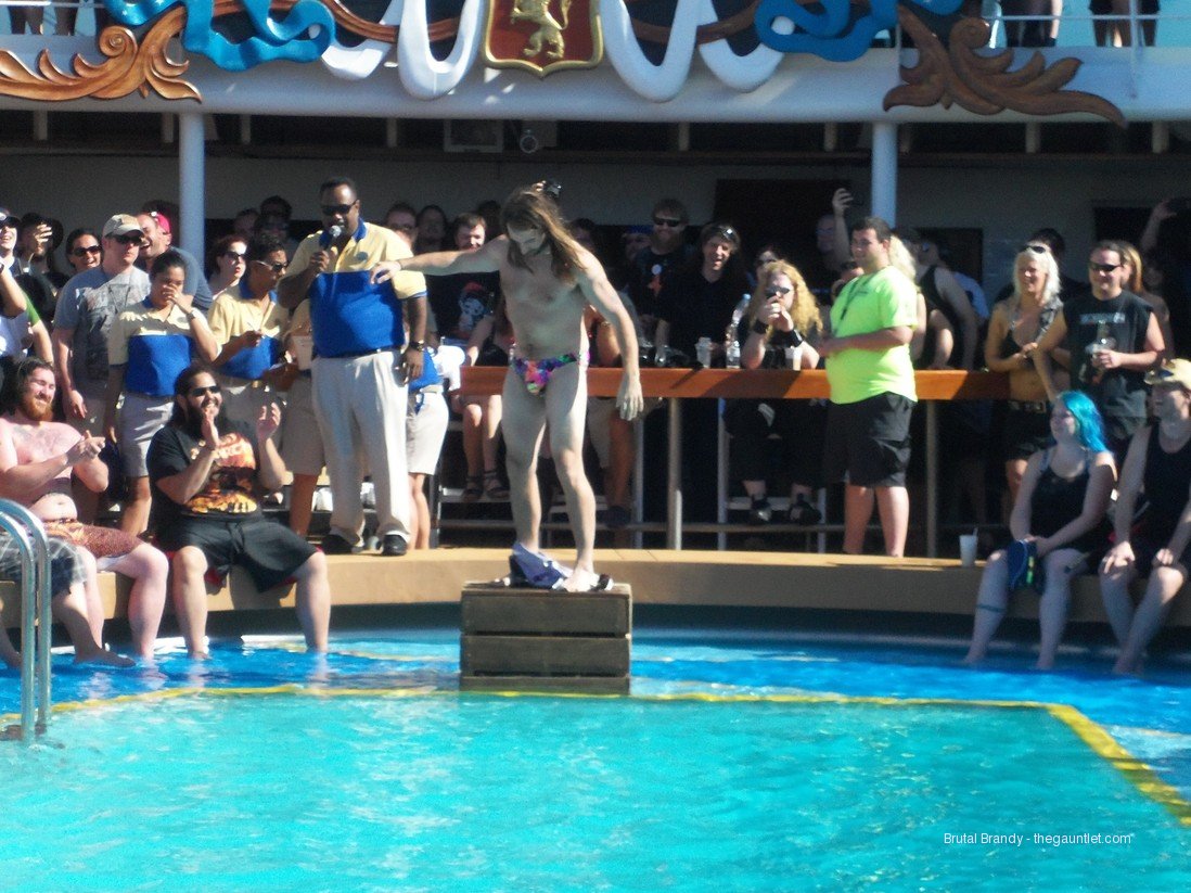 70,000 tons belly flop contest