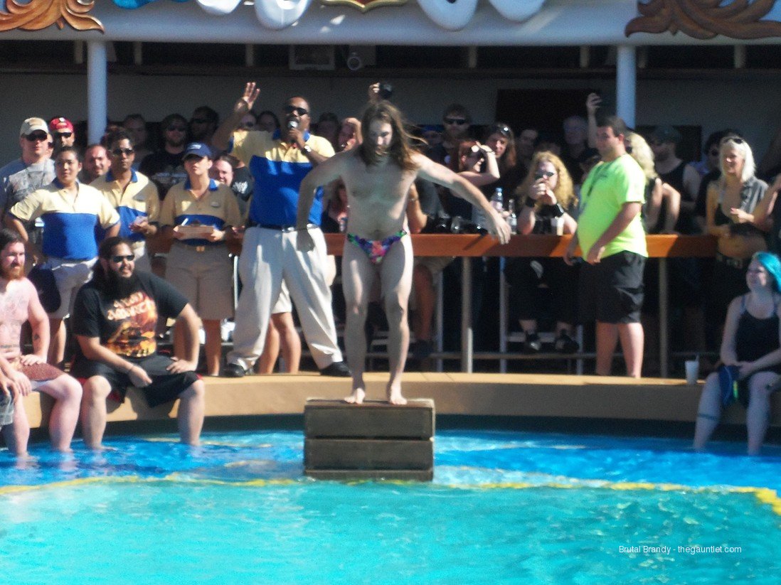 70,000 tons belly flop contest