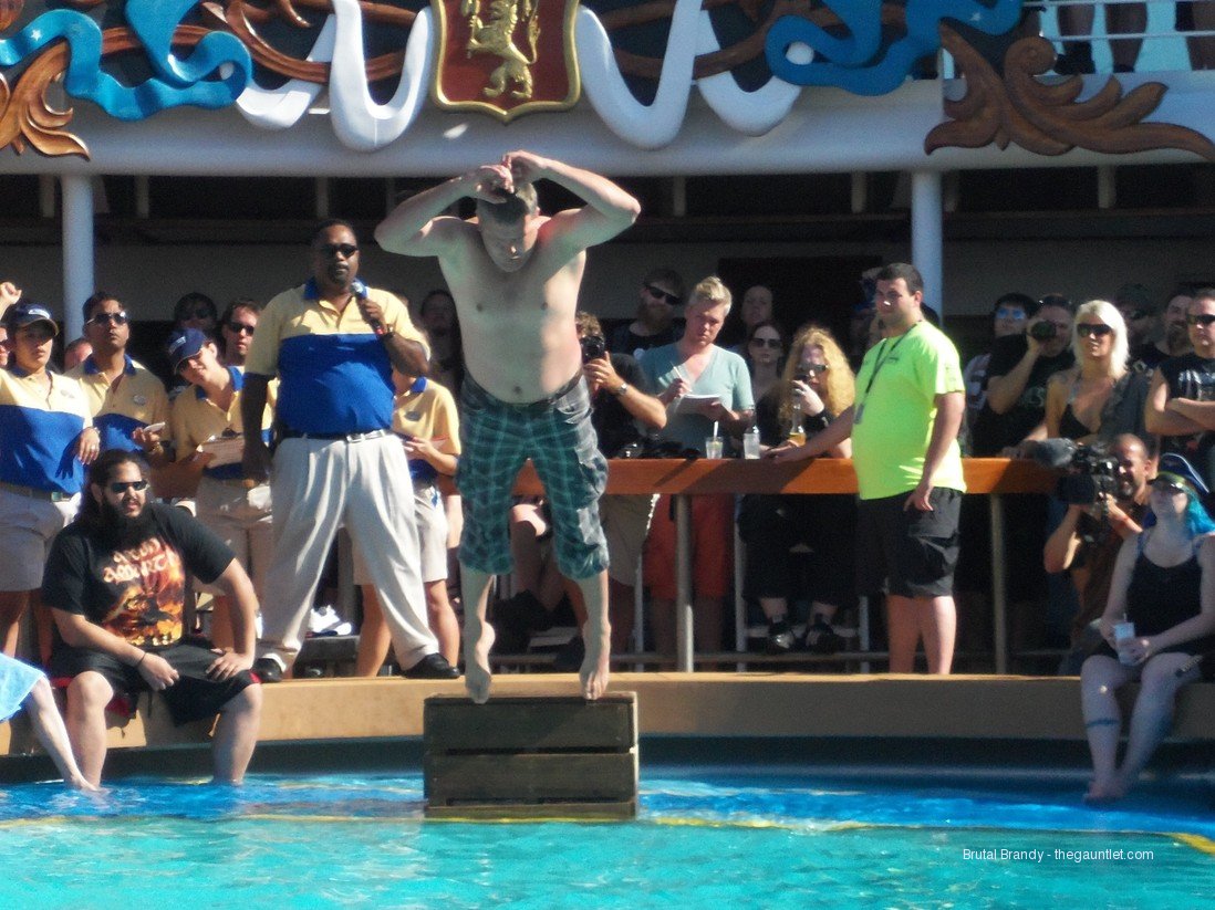 70,000 tons belly flop contest