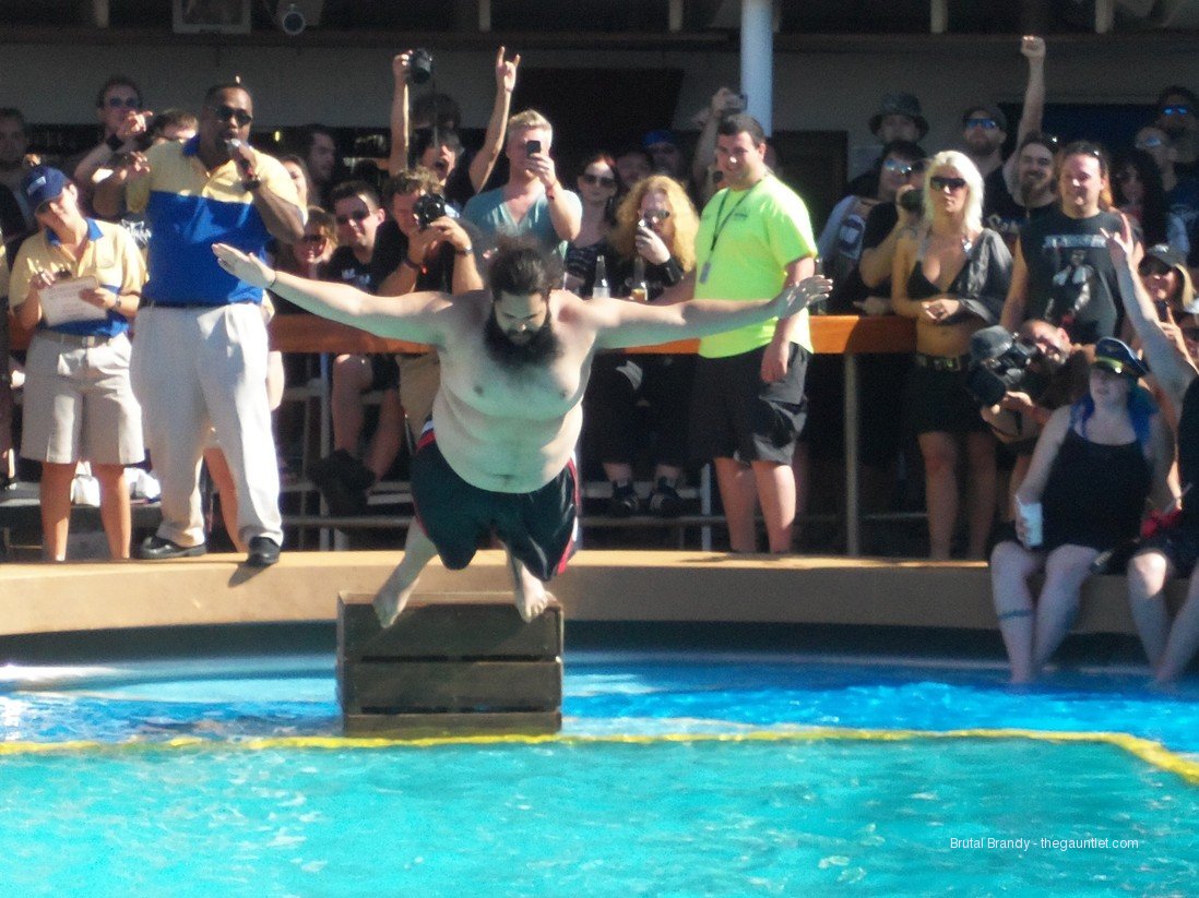 70,000 tons belly flop contest