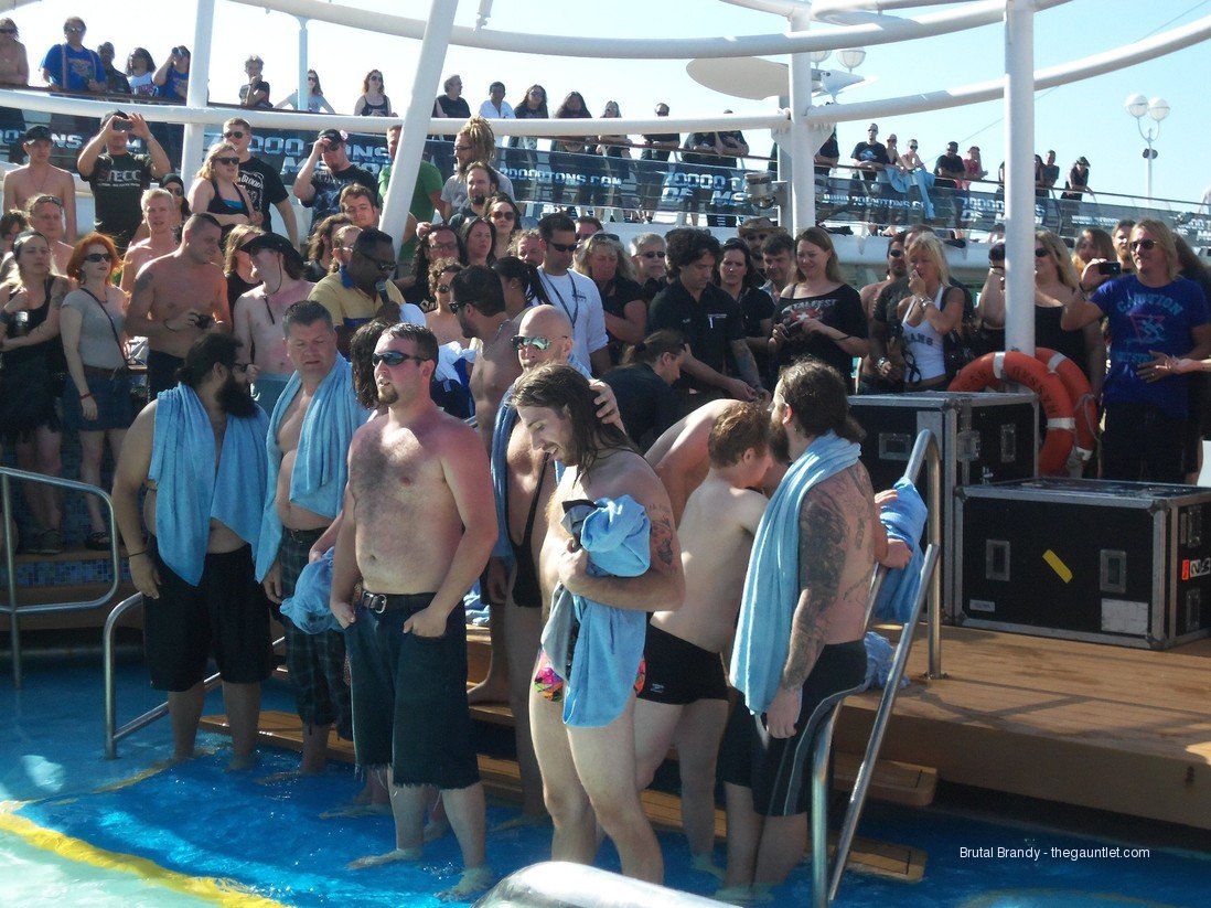 70,000 tons belly flop contest