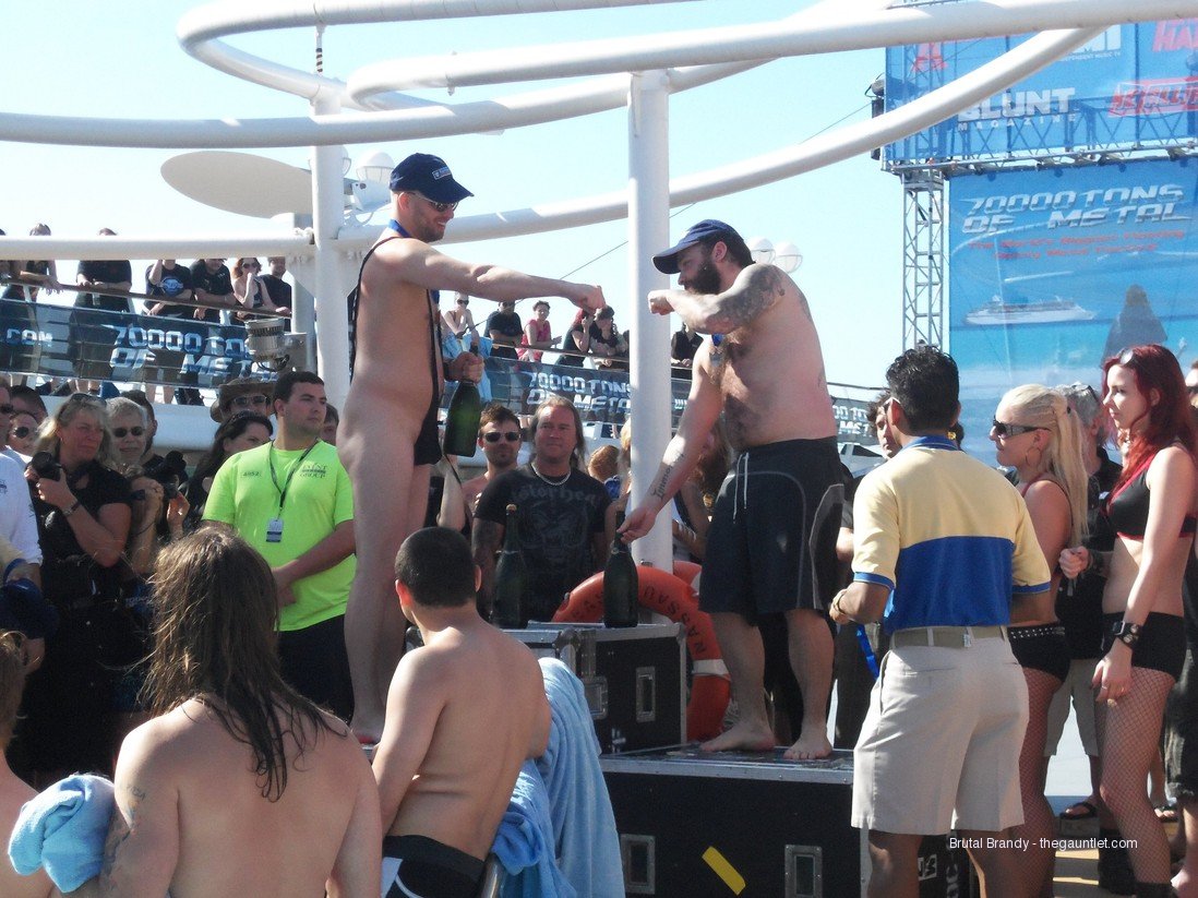 70,000 tons belly flop contest