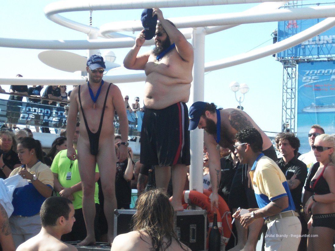 70,000 tons belly flop contest